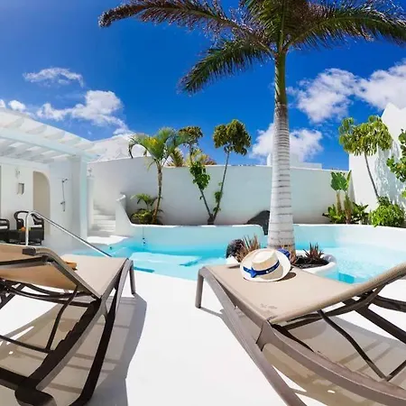 Sleeps 5 Pool Air Con Wifi