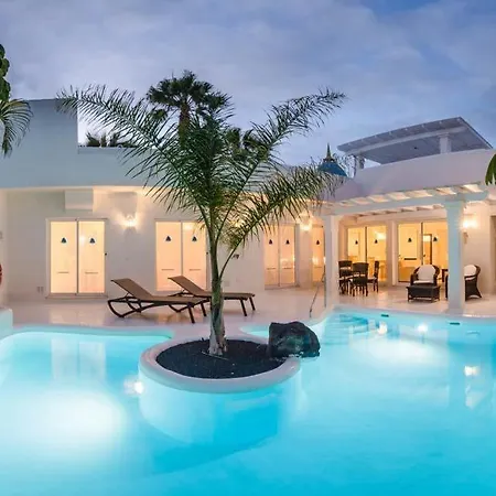 Sleeps 5 Pool Air Con Wifi * Corralejo