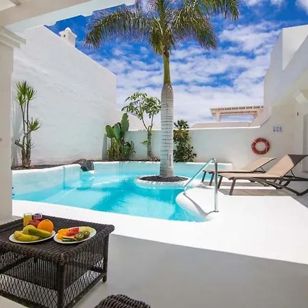 Villa Sleeps 5 Pool Air Con Wifi