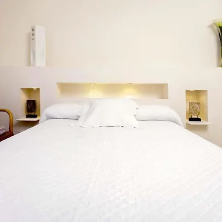 Villa Sleeps 5 Pool Air Con Wifi *