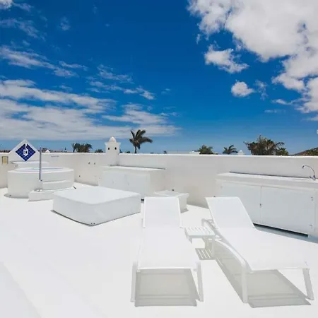 Sleeps 5 Pool Air Con Wifi *