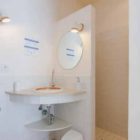 Sleeps 5 Pool Air Con Wifi