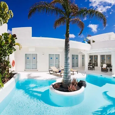 Sleeps 5 Pool Air Con Wifi *